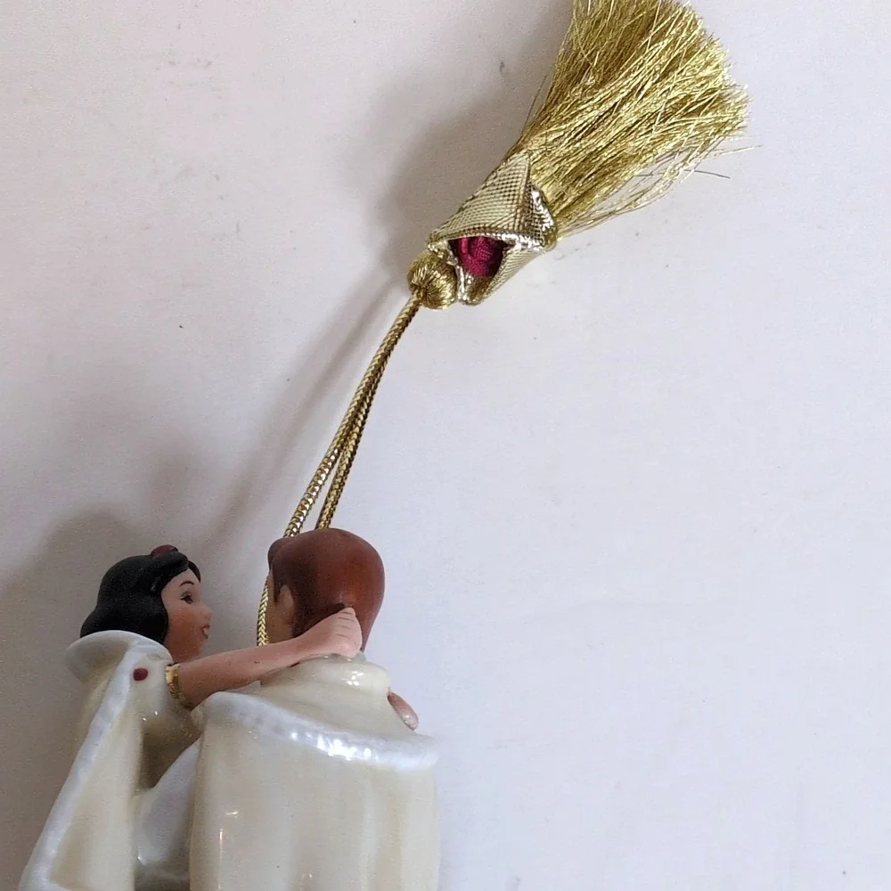Vtg Disney Ornament‎ Snow White & Prince Charming Dancing Porcelain 4.5in